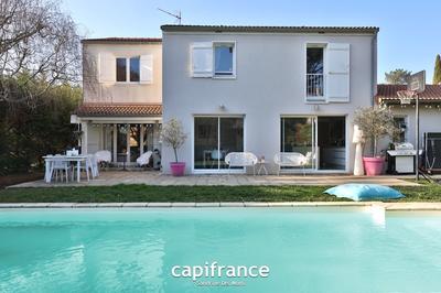 Maison - 157 m² - 8 pièces