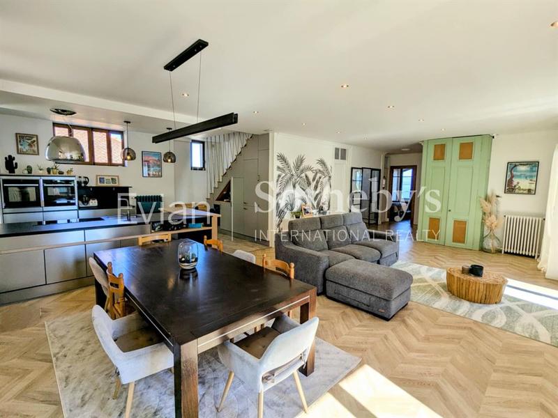 Appartement - 270 m² - 9 pièces