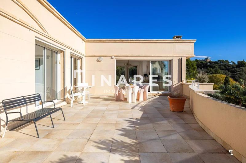 Maison - 355 m² - 9 pièces