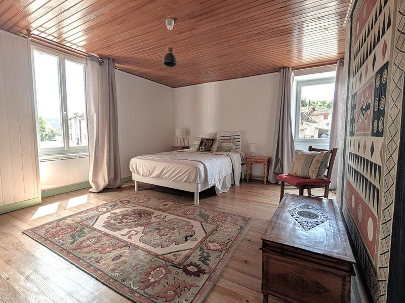 Maison - 203 m² - 6 pièces