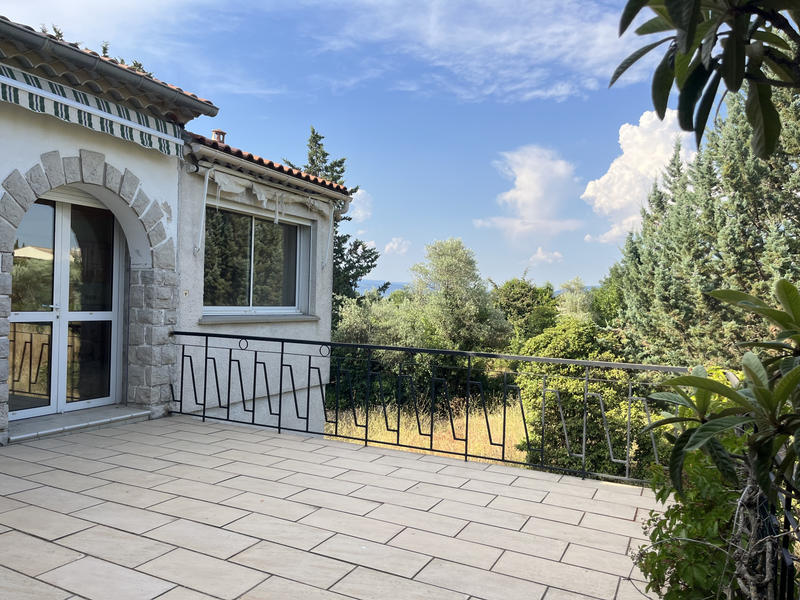 Maison - 232 m² - 8 pièces