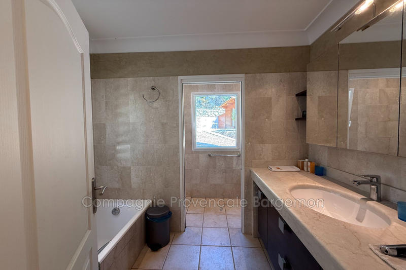 Maison - 260 m² - 9 pièces