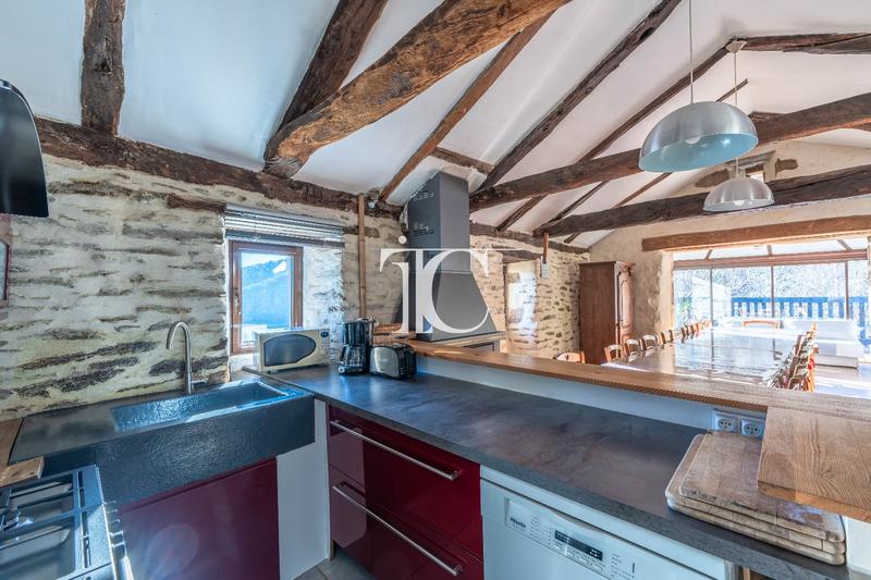 Propriété - 296 m² - 14 pièces