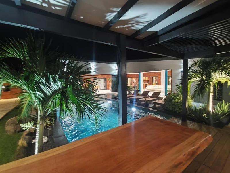 Villa - 374 m² - 14 pièces