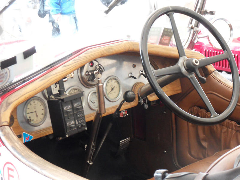 Rassemblement mensuel de véhicules de collection et d'exception