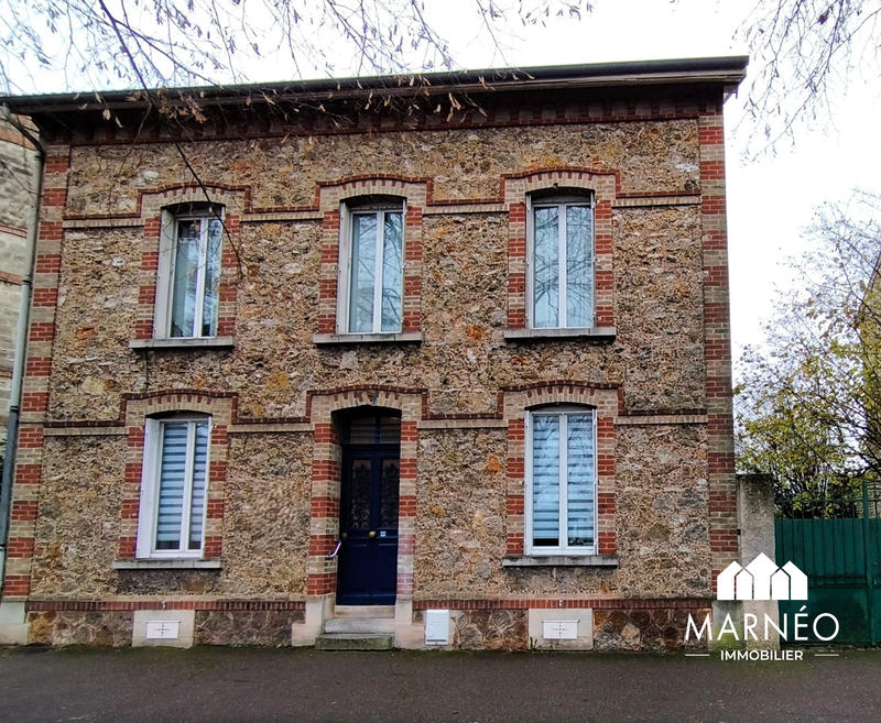 Maison - 235 m² - 9 pièces