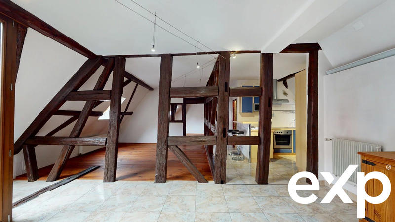 Maison traditionnelle - 258 m² - 7 pièces