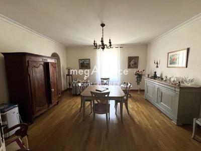 Maison - 174 m² - 9 pièces