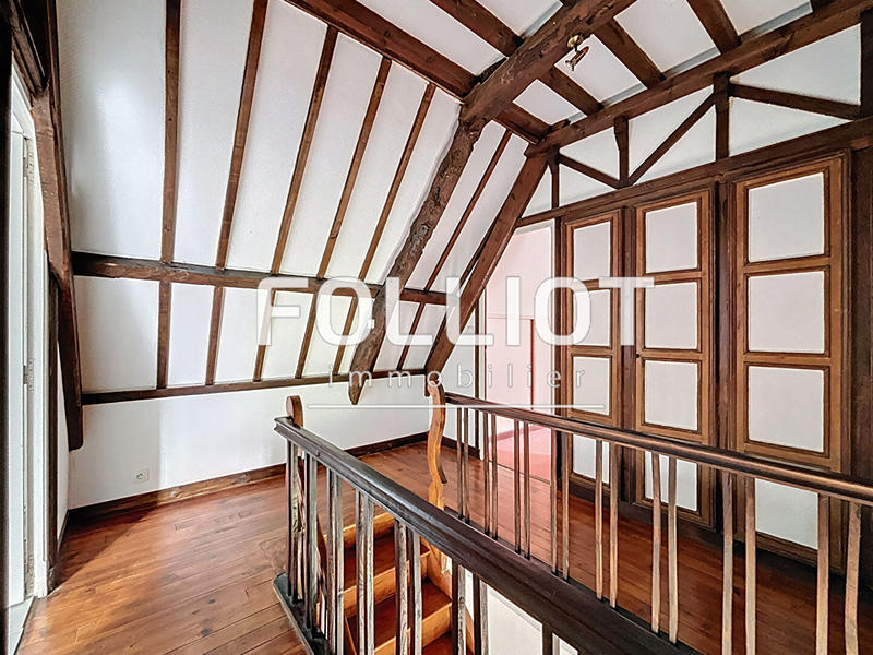 Maison - 201 m² - 7 pièces