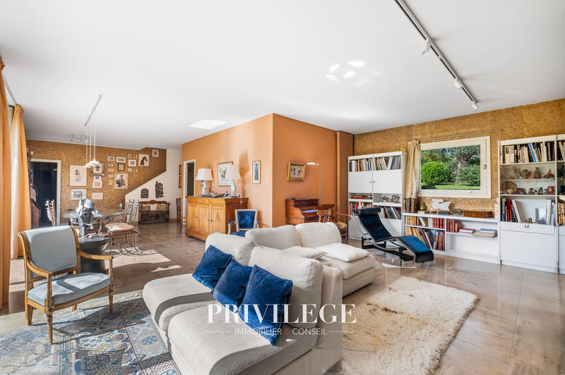 Maison - 200 m² - 6 pièces