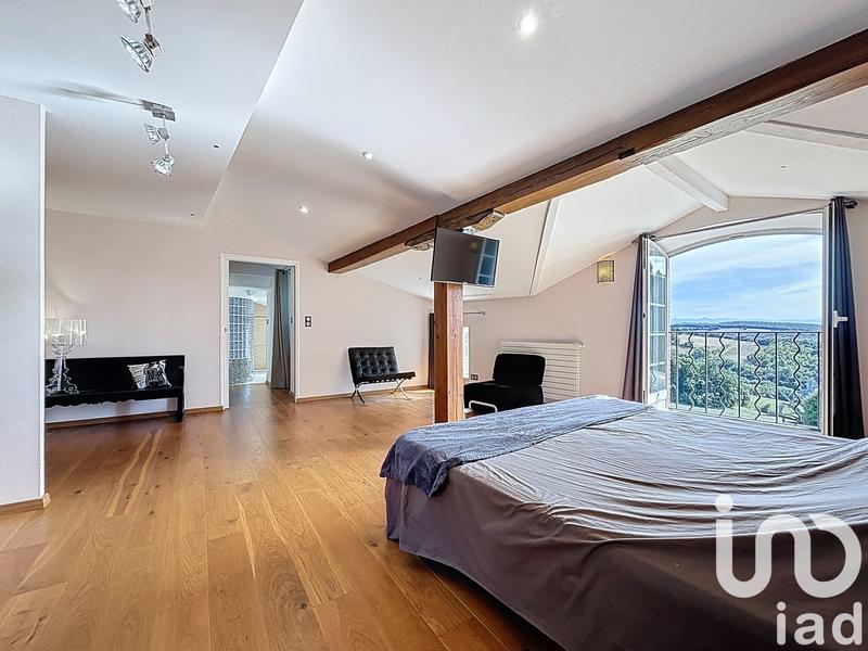 Maison - 660 m² - 16 pièces