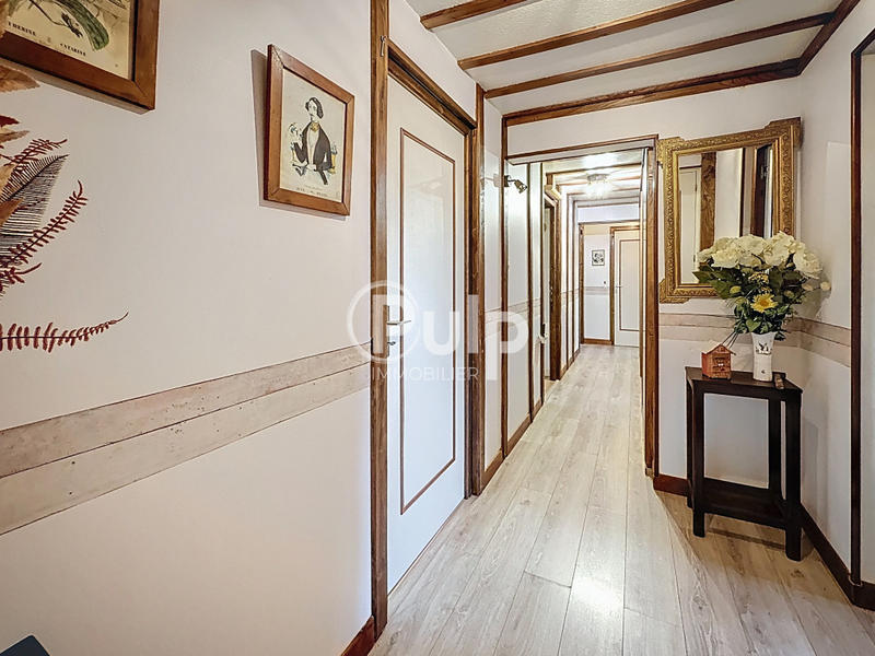 Maison - 248 m² - 13 pièces