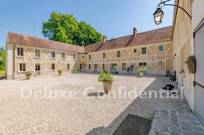 Maison - 900 m² - 20 pièces