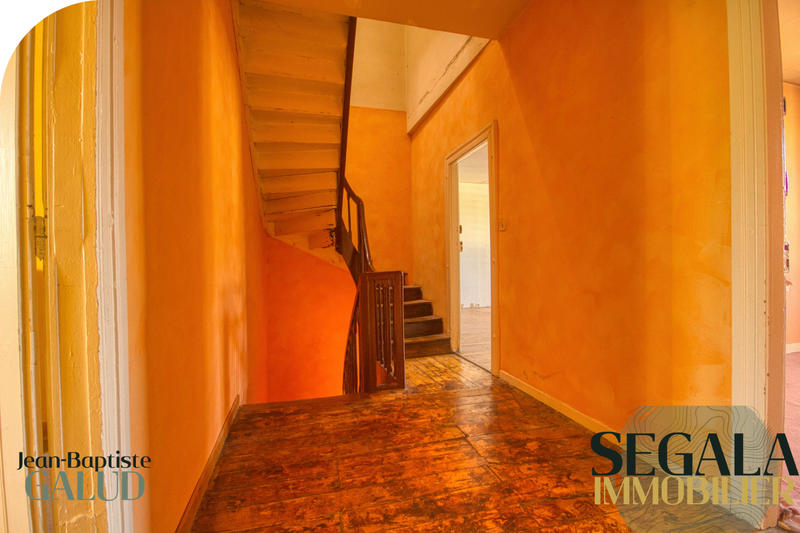 Maison - 230 m² - 8 pièces