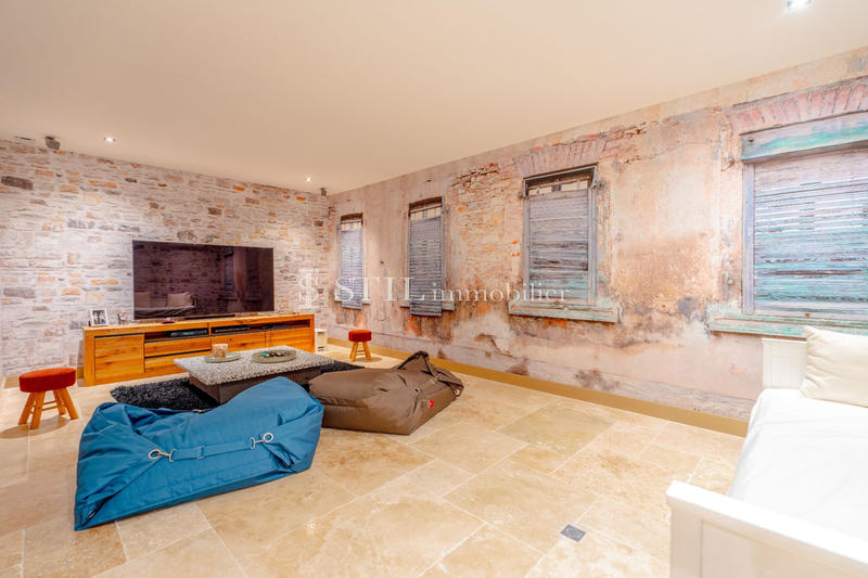 Villa - 293 m² - 9 pièces