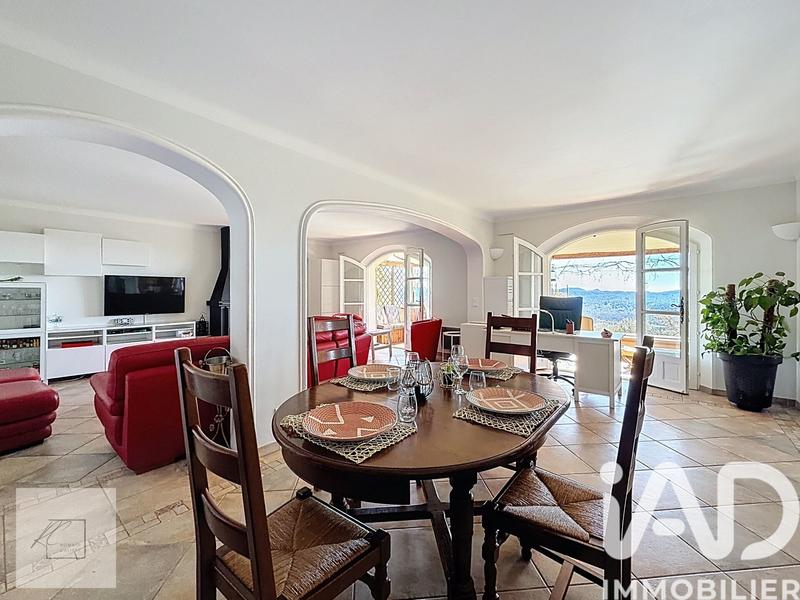 Maison - 214 m² - 6 pièces