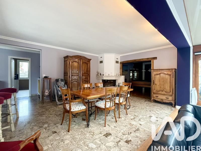 Maison - 233 m² - 7 pièces