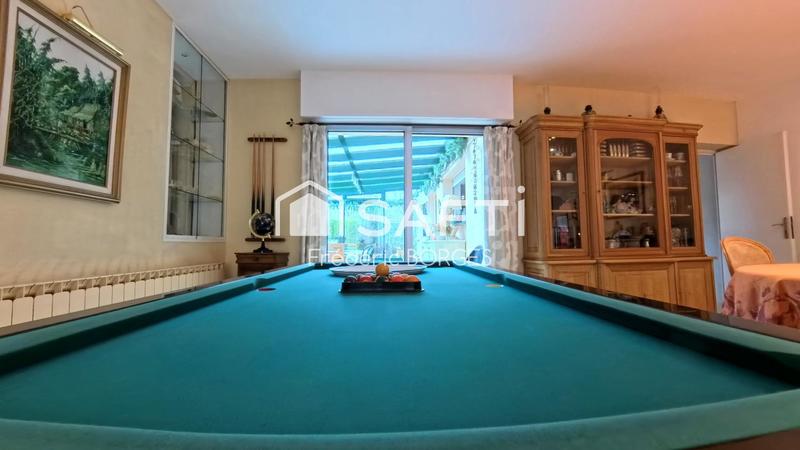 Maison - 228 m² - 7 pièces