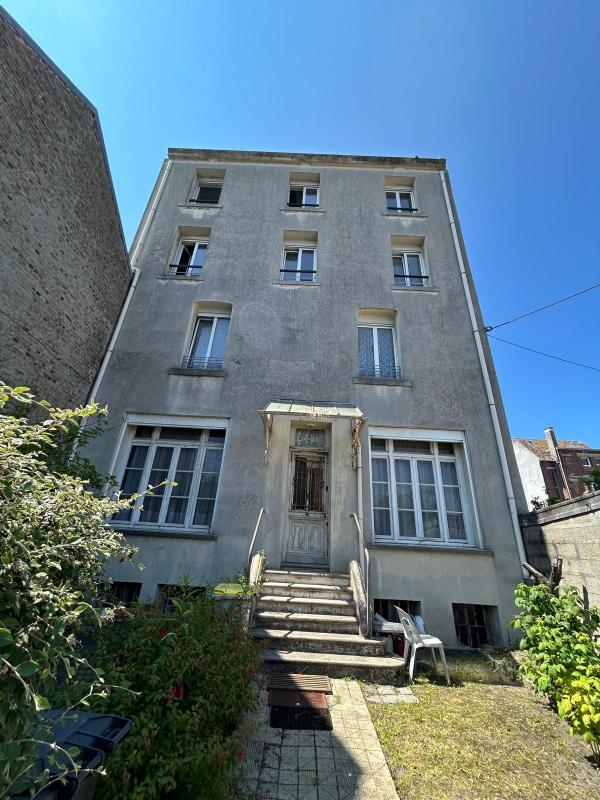 Maison - 313 m² - 17 pièces