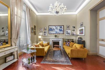 Villa - 242 m² - 9 pièces