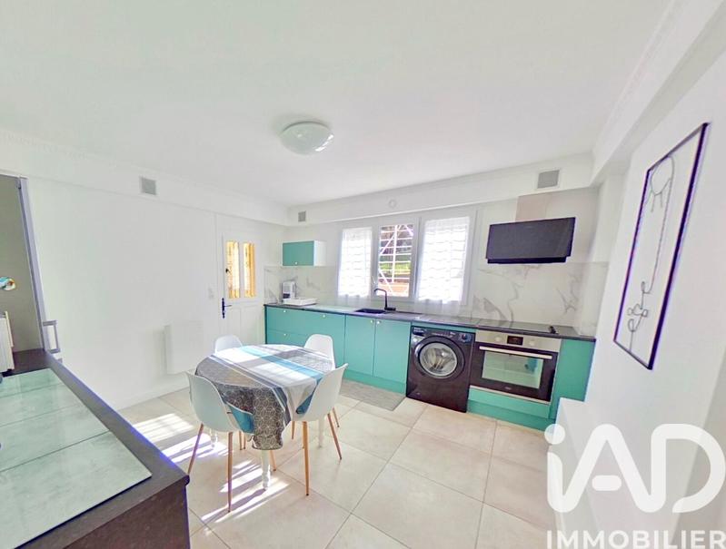 Maison - 280 m² - 10 pièces