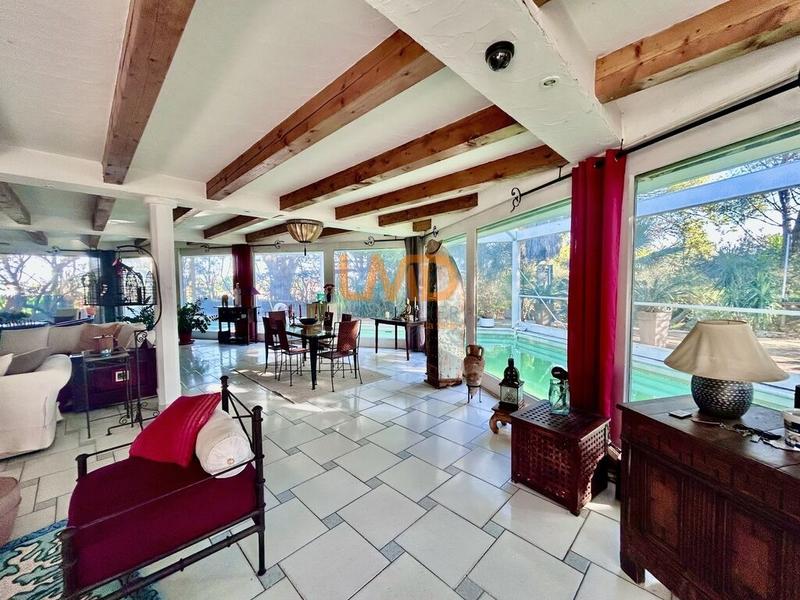 Maison d'architecte - 405 m² - 8 pièces