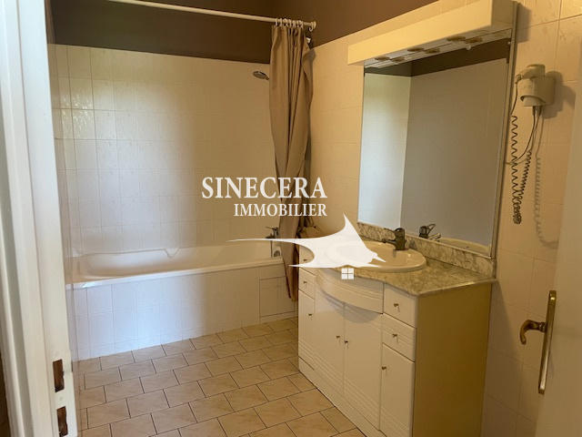 Maison - 725 m² - 6 pièces