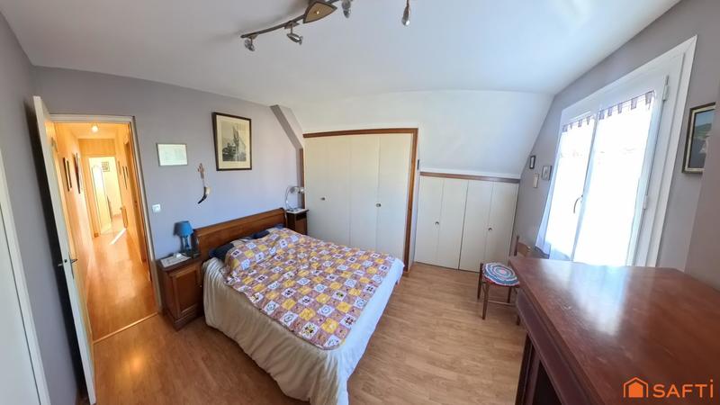 Maison - 240 m² - 11 pièces