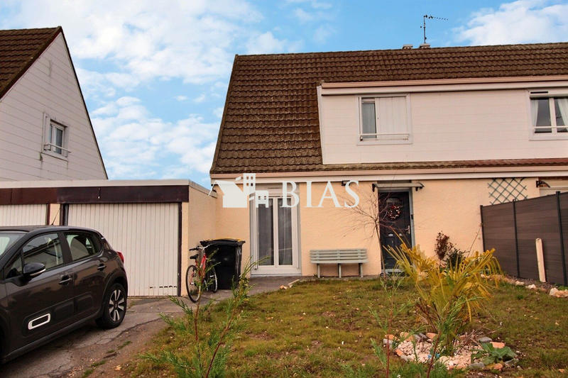 Maison - 96 m² - 4 pièces