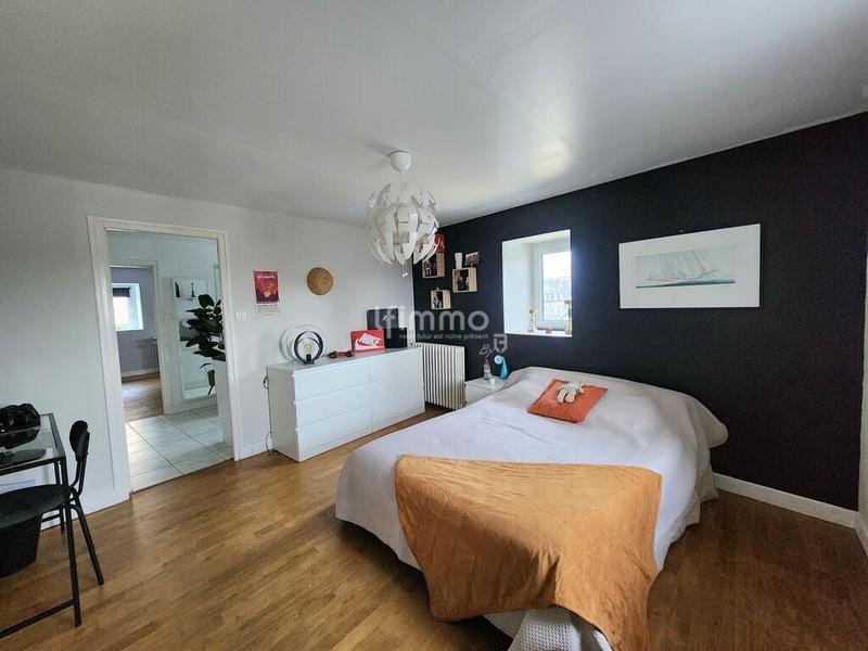 Maison - 208 m² - 9 pièces