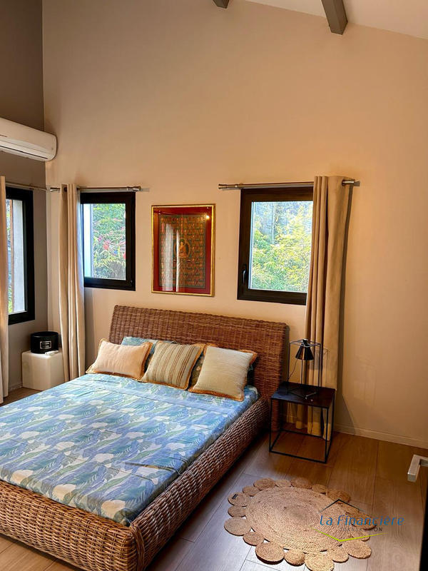 Maison - 206 m² - 7 pièces