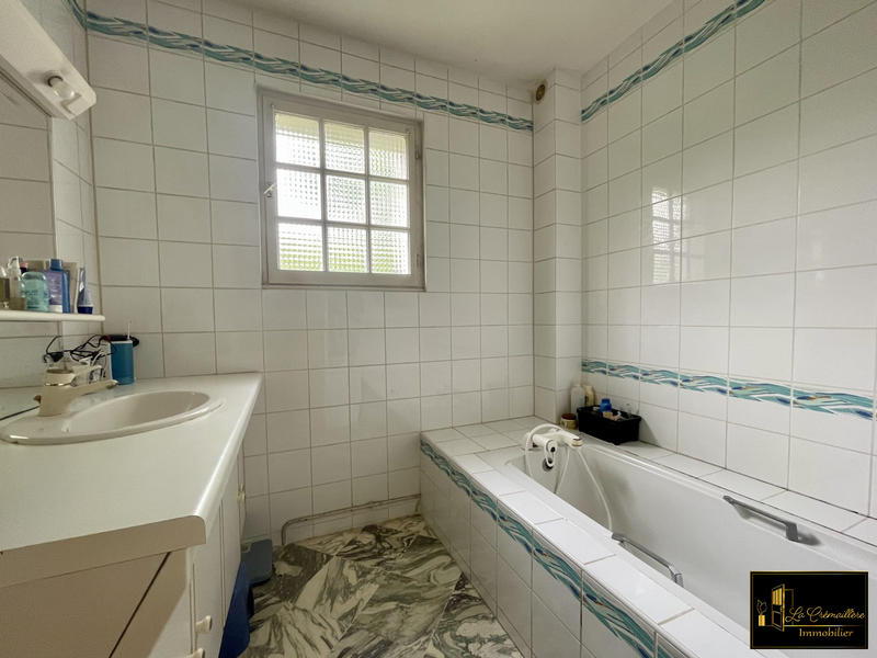 Maison - 236 m² - 9 pièces