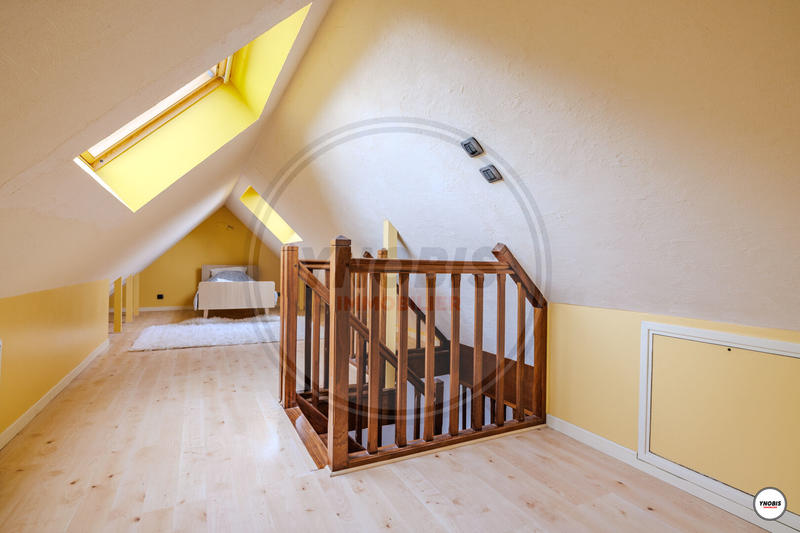 Maison - 212 m² - 8 pièces