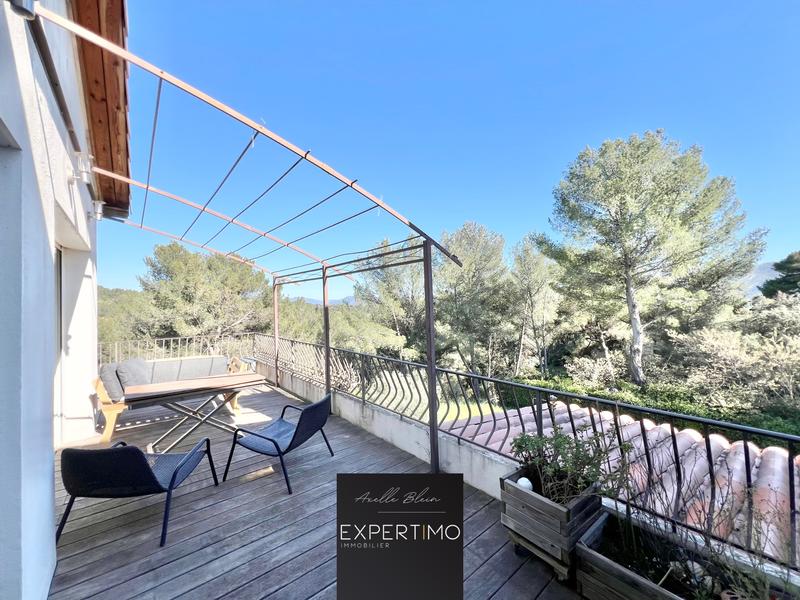 Appartement - 147 m² - 6 pièces