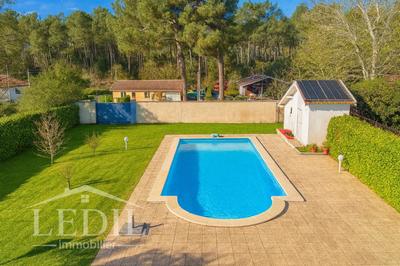 Maison - 330 m² - 6 pièces