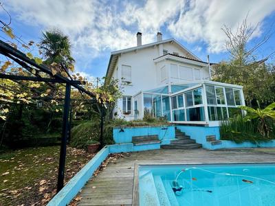 Demeure - 246 m² - 5 pièces