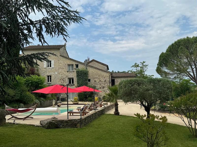 Maison - 397 m² - 8 pièces