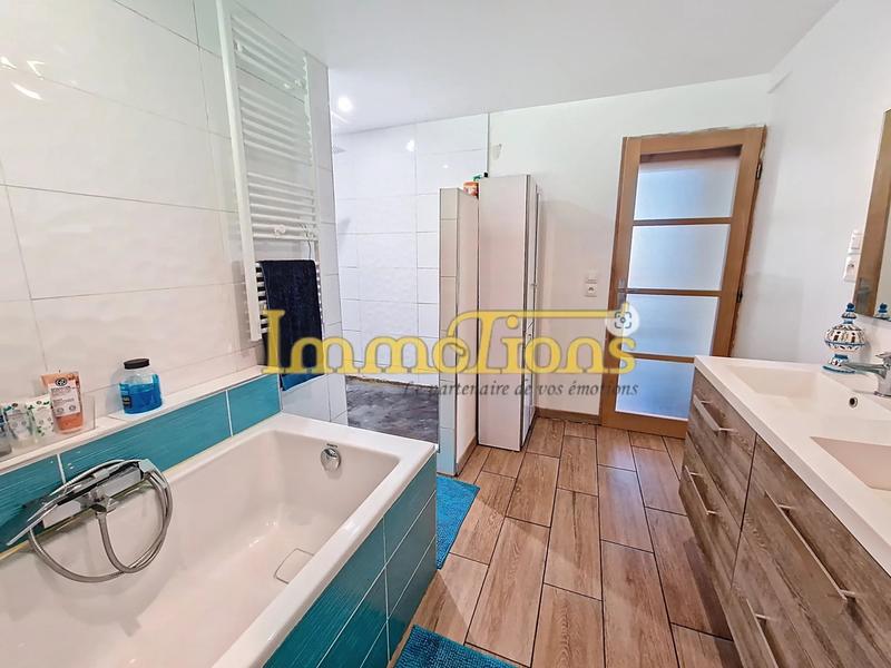 Maison - 217 m² - 9 pièces