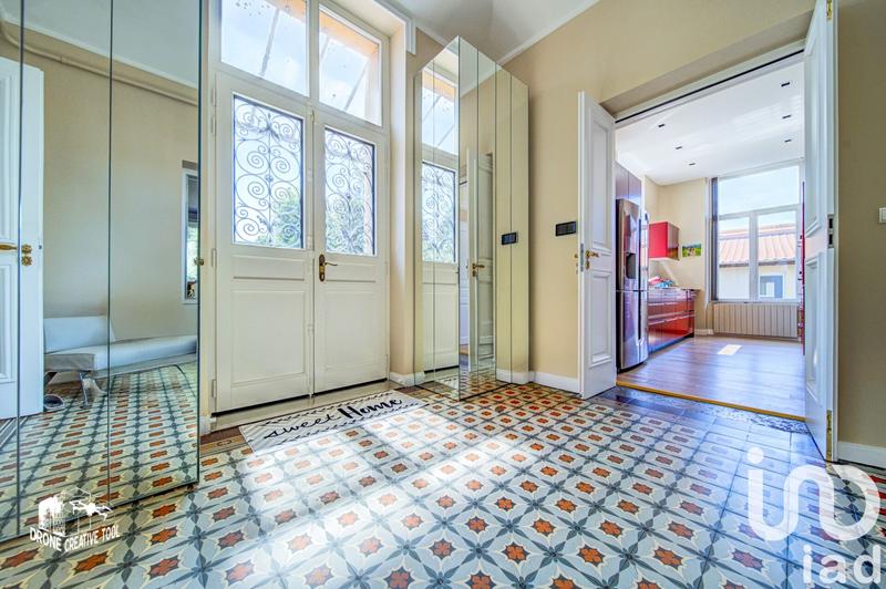 Maison - 365 m² - 10 pièces