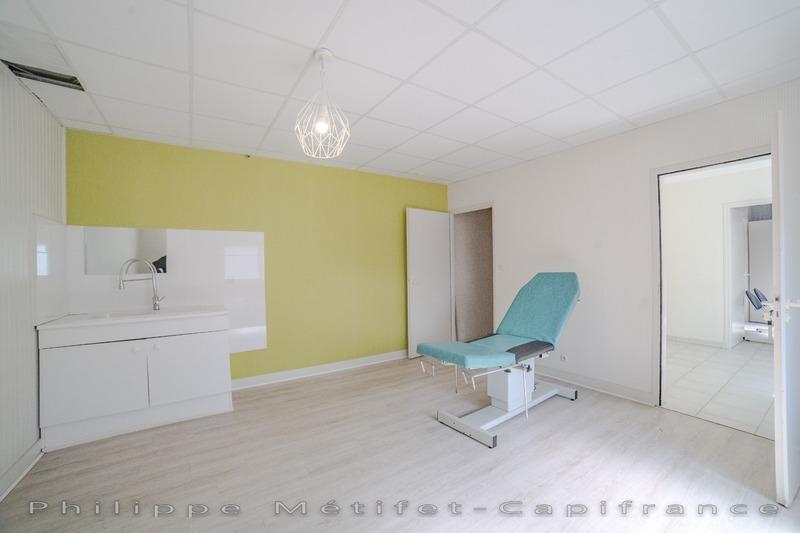 Local d'activité / Entrepôt - 238 m² - 21 pièces