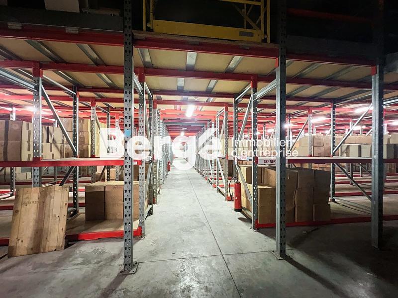 Entrepôt - 950 m²