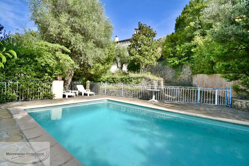 Maison - 260 m² - 7 pièces