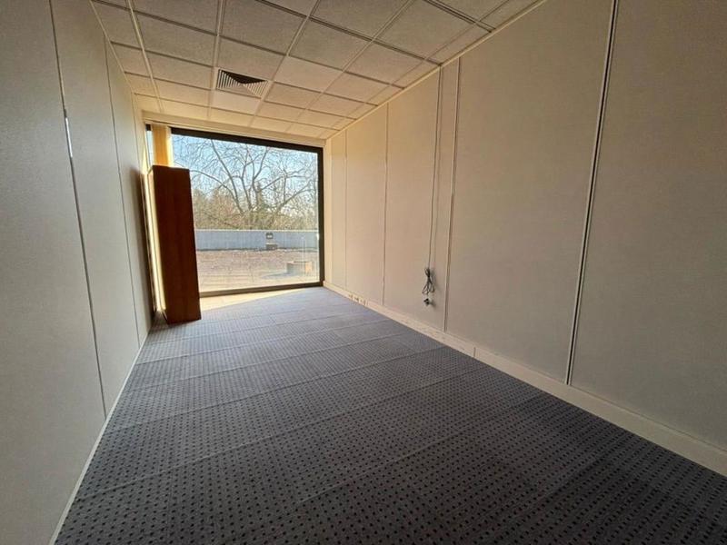 Bureau - 1 500 m²