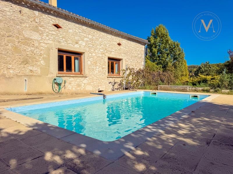 Corps de ferme - 230 m² - 9 pièces