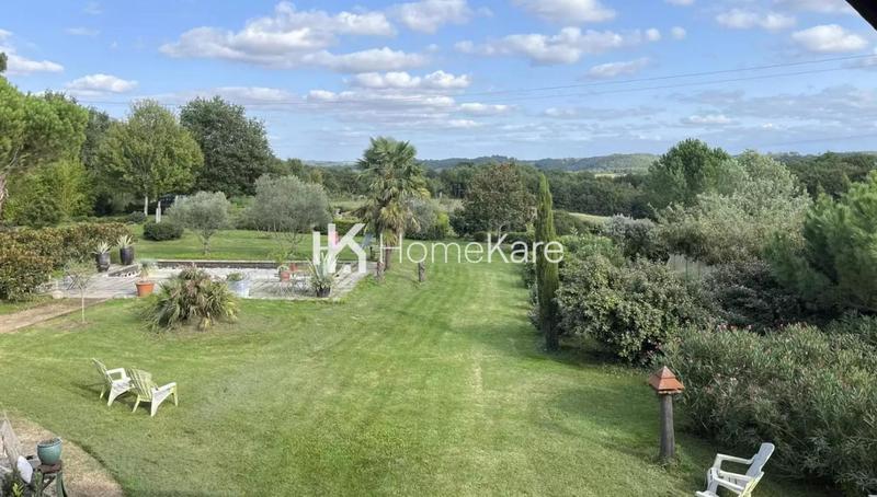 Maison - 255 m² - 10 pièces