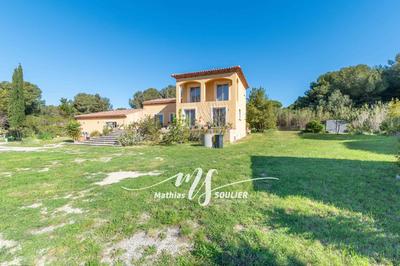 Villa - 232 m² - 10 pièces