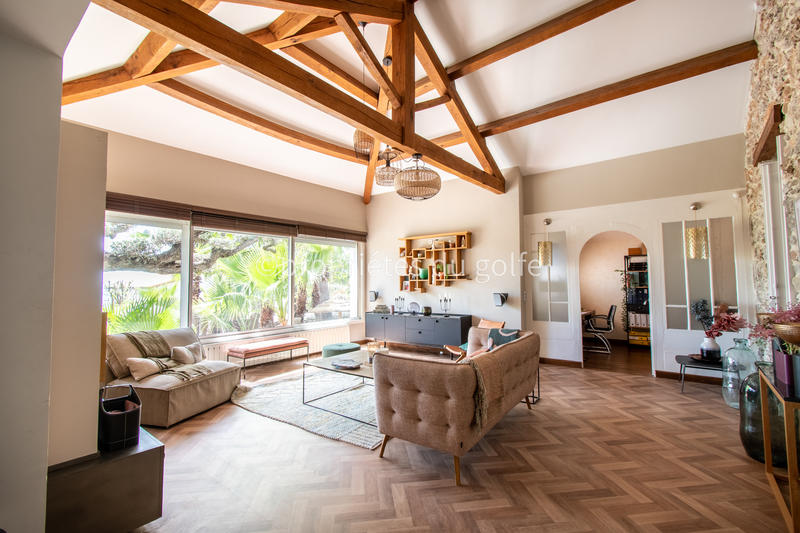 Maison - 215 m² - 6 pièces