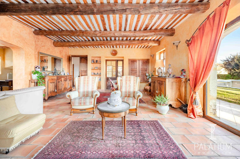 Villa - 203 m² - 6 pièces