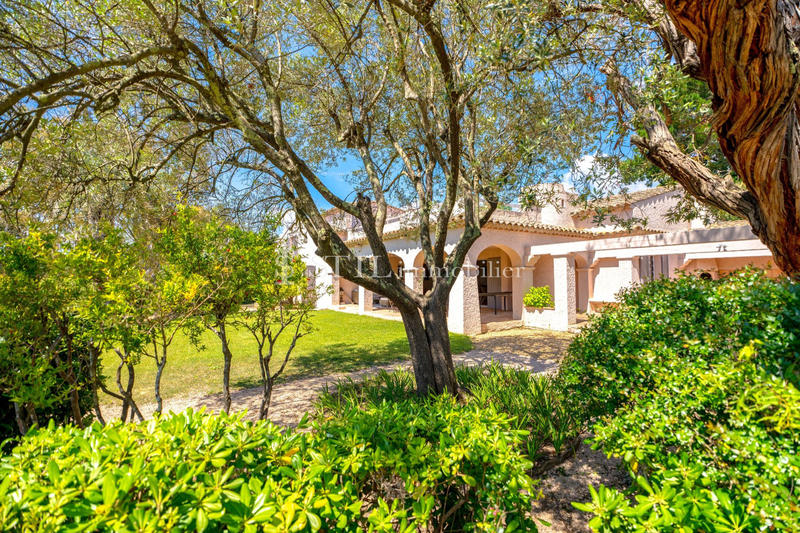 Villa - 300 m² - 6 pièces