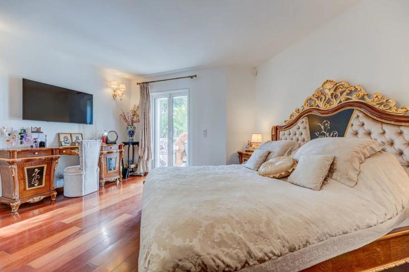 Villa - 303 m² - 7 pièces